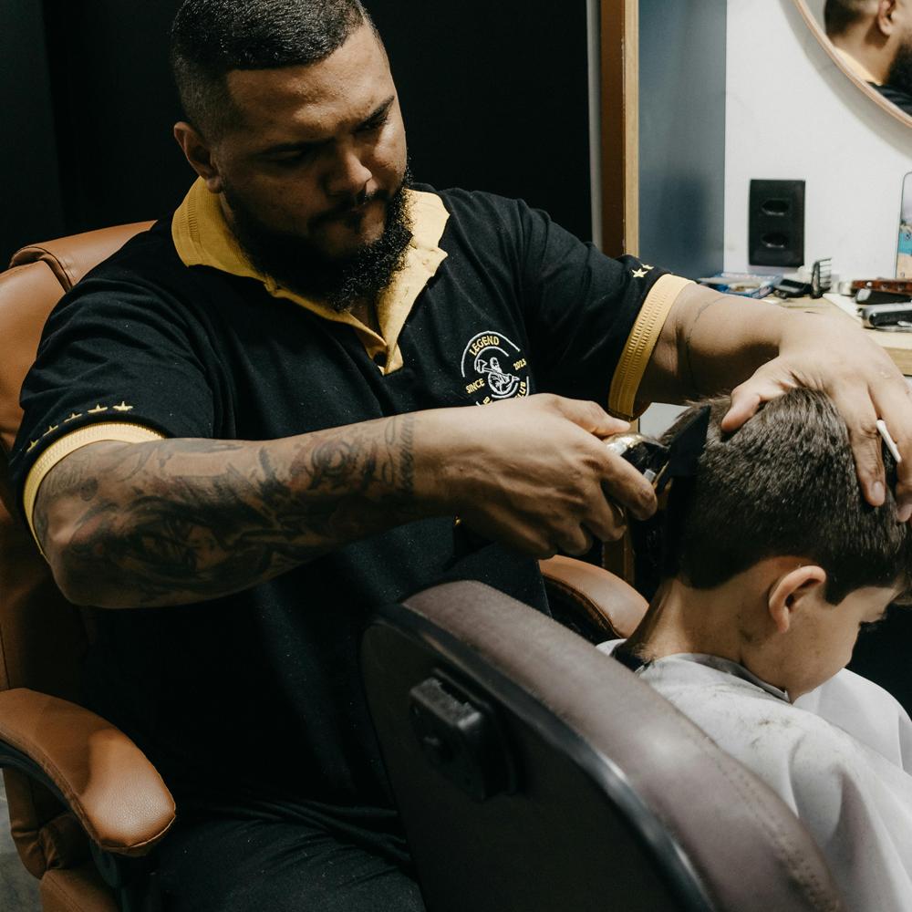 Barber tunde tunsori băiețești