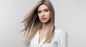 Ako zosvetliť vlasy: Prejdite na blond a nezničte si pri tom vlasy