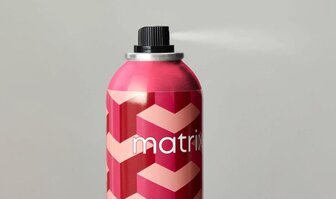 Ako si vybrať z množstva lakov na vlasy ten ideálny?