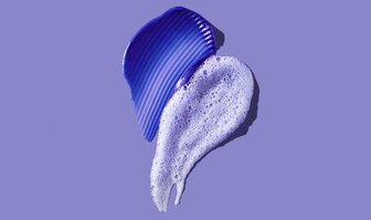 Care este diferența dintre șamponul albastru și șamponul violet?
