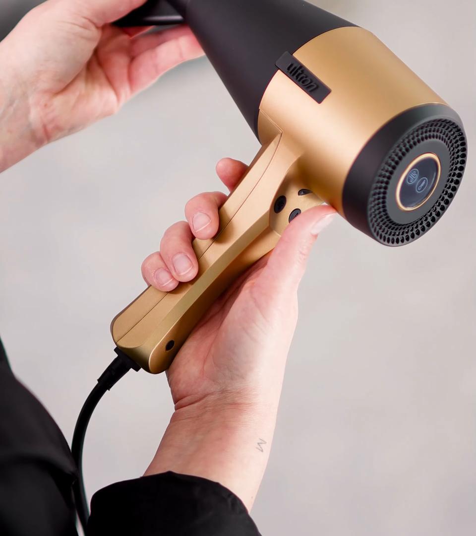 F&eacute;n na vlasy s ioniz&aacute;torom