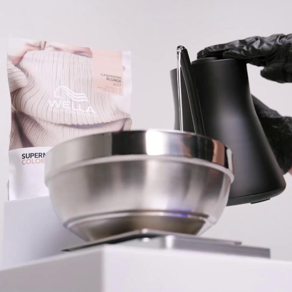 Vopsea de păr naturală profesională Wella Supernatural - pregătirea vopsirii părului
