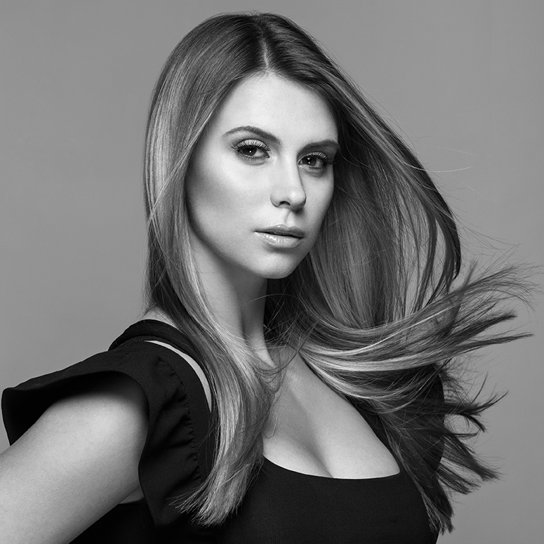 Techniky stylingu pre krepovit&eacute; vlasy