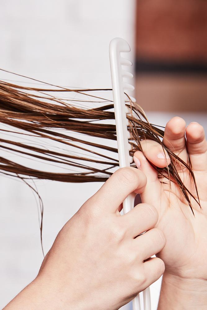 Such&eacute; končeky vlasov